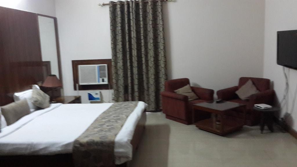 Oyo 15791 Flagship Hotel Executive Hazratganj Lucknow Exterior photo