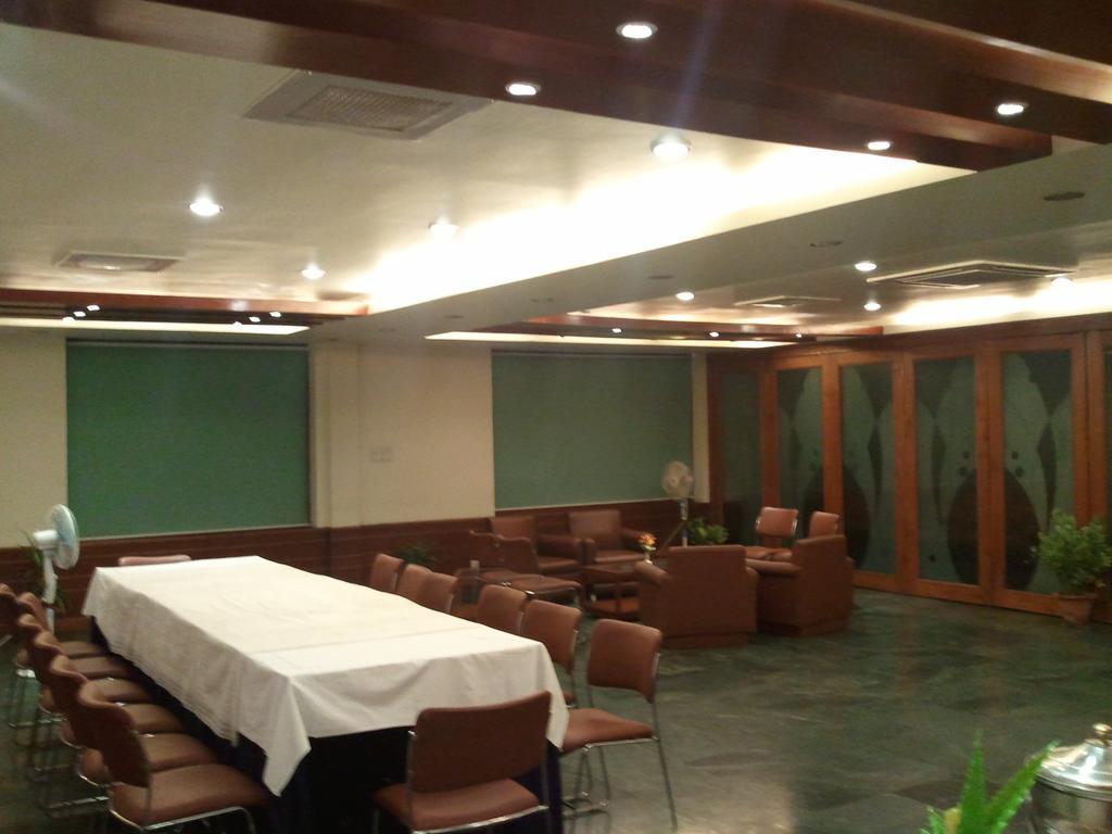 Oyo 15791 Flagship Hotel Executive Hazratganj Lucknow Exterior photo